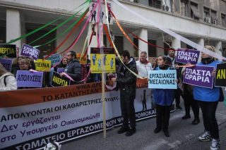 Δυναμικό «όχι» στις απολύσεις